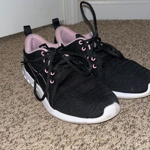 Puma tennis shoes